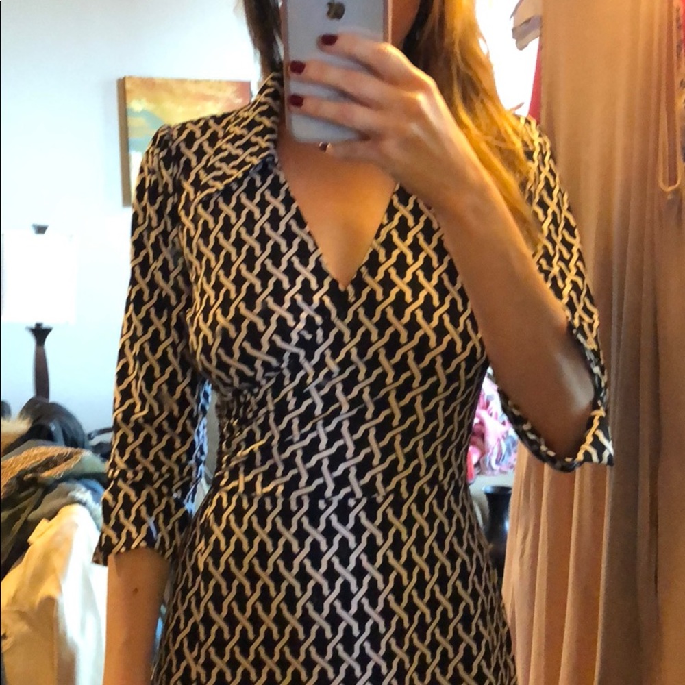 Dresses - Picture 2 of 3